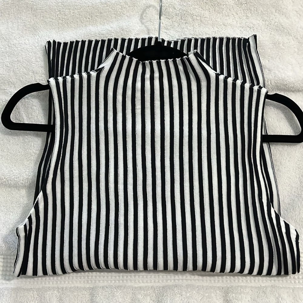 NWT-KENNETH COLE SLEEVELESS TOP - Picture 2 of 4